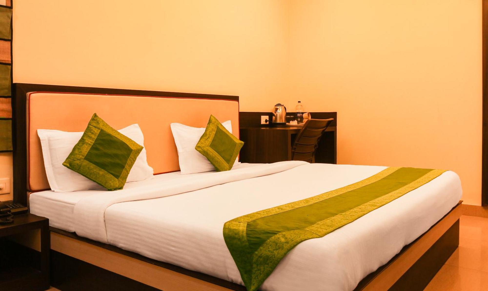 Hotel Janki International 3 Km From Kashi Vishwanath Temple Free Pickup From Railway Station Varanasi Exterior foto