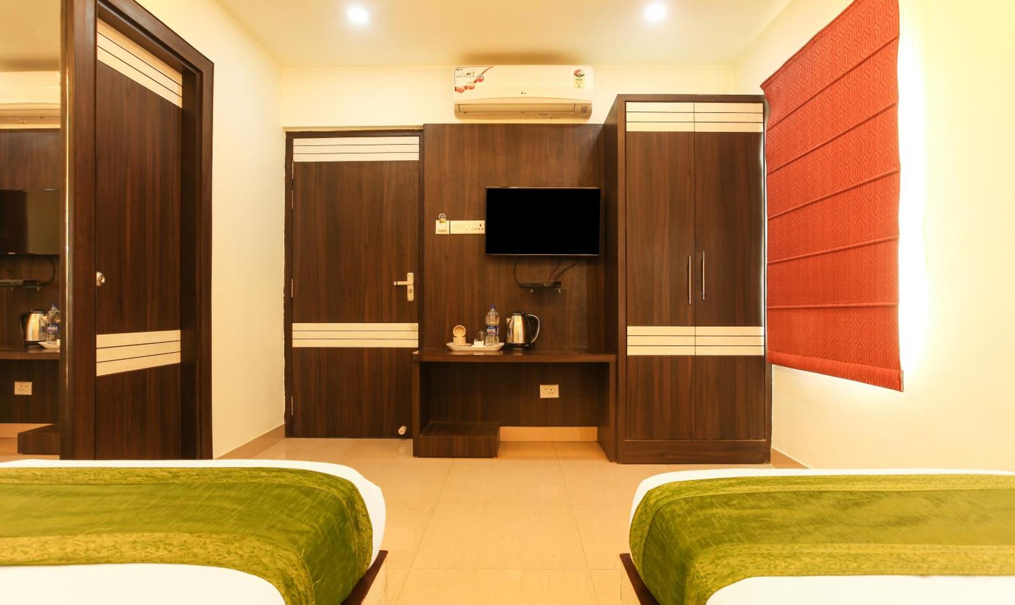 Hotel Janki International 3 Km From Kashi Vishwanath Temple Free Pickup From Railway Station Varanasi Exterior foto