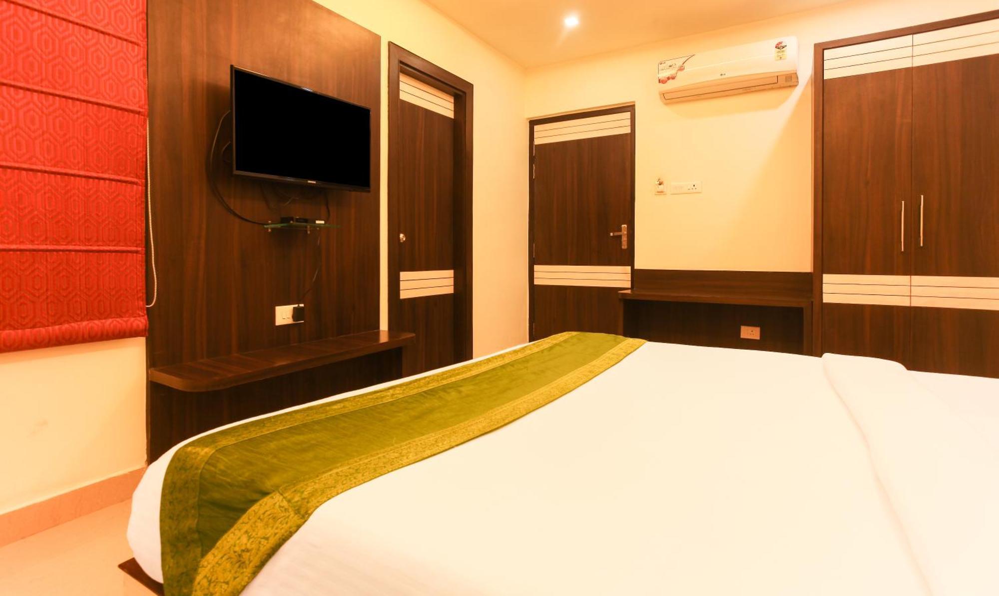Hotel Janki International 3 Km From Kashi Vishwanath Temple Free Pickup From Railway Station Varanasi Exterior foto